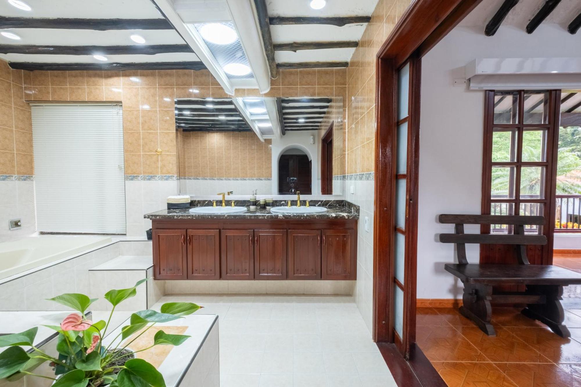 Hotel Chalet El Castillo By Majuva ลาเตไบดา ภายนอก รูปภาพ